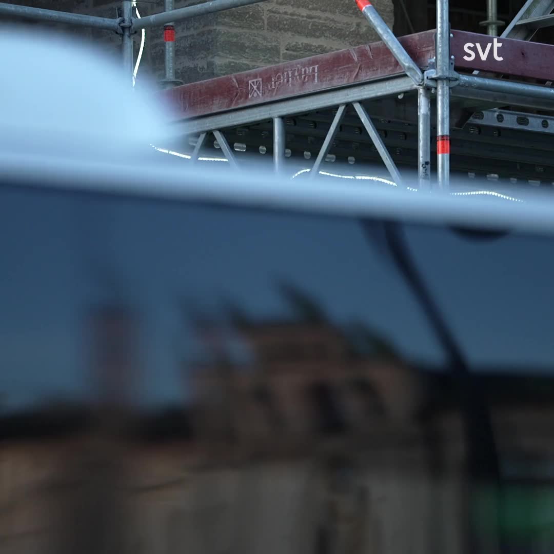Stenhuggaren Philip renoverar S:t Nikolaikyrkan i Örebro